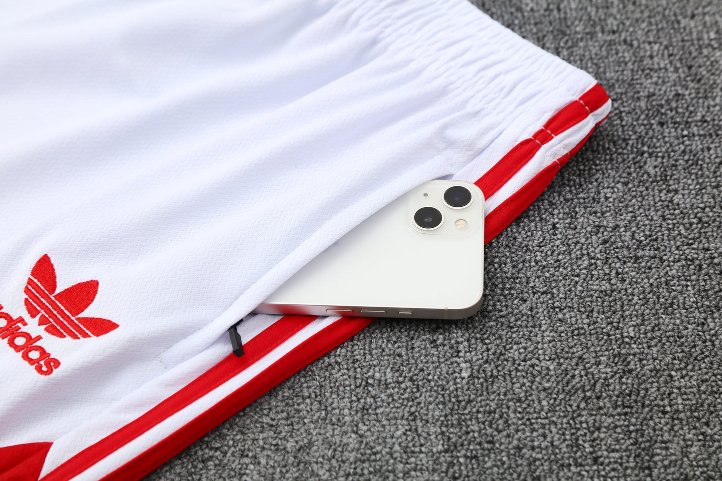 Bayern Munich 2025/26 Training Set and Shorts Set – White & Red Geometric