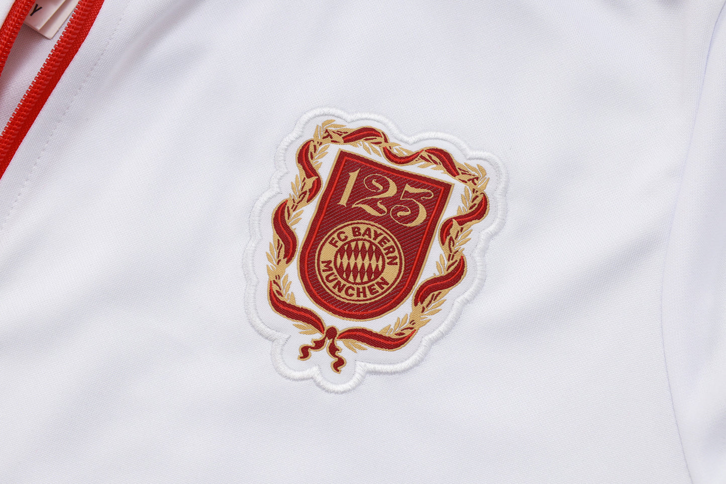 Bayern Munich 2025/26 Anthem Jacket Set – Legacy White Celebrates 125 Years of Greatness