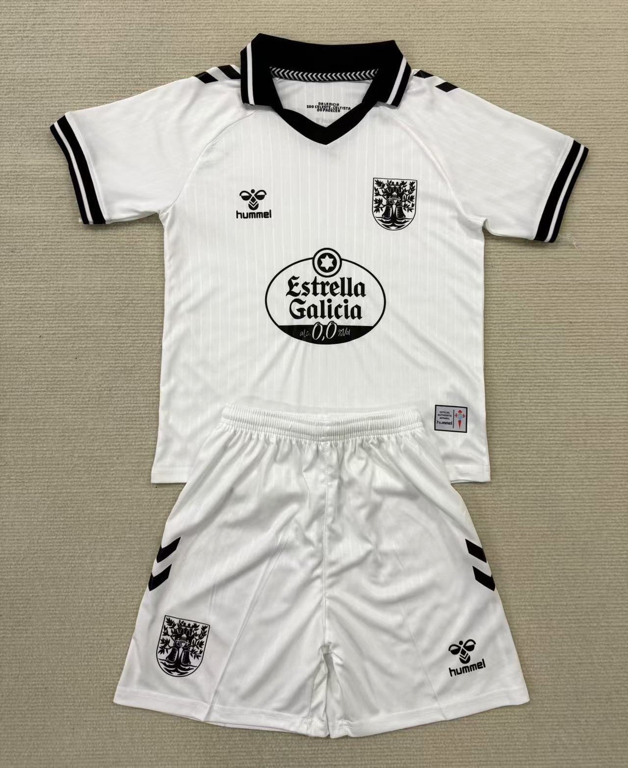 Celta Vigo 2025-2026 Goalkeeper Jersey Set - Classic White, Bold Black Accents