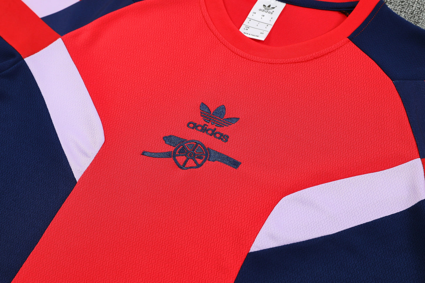 Arsenal FC 2025/26 Training Set – Retro Red & Navy Design