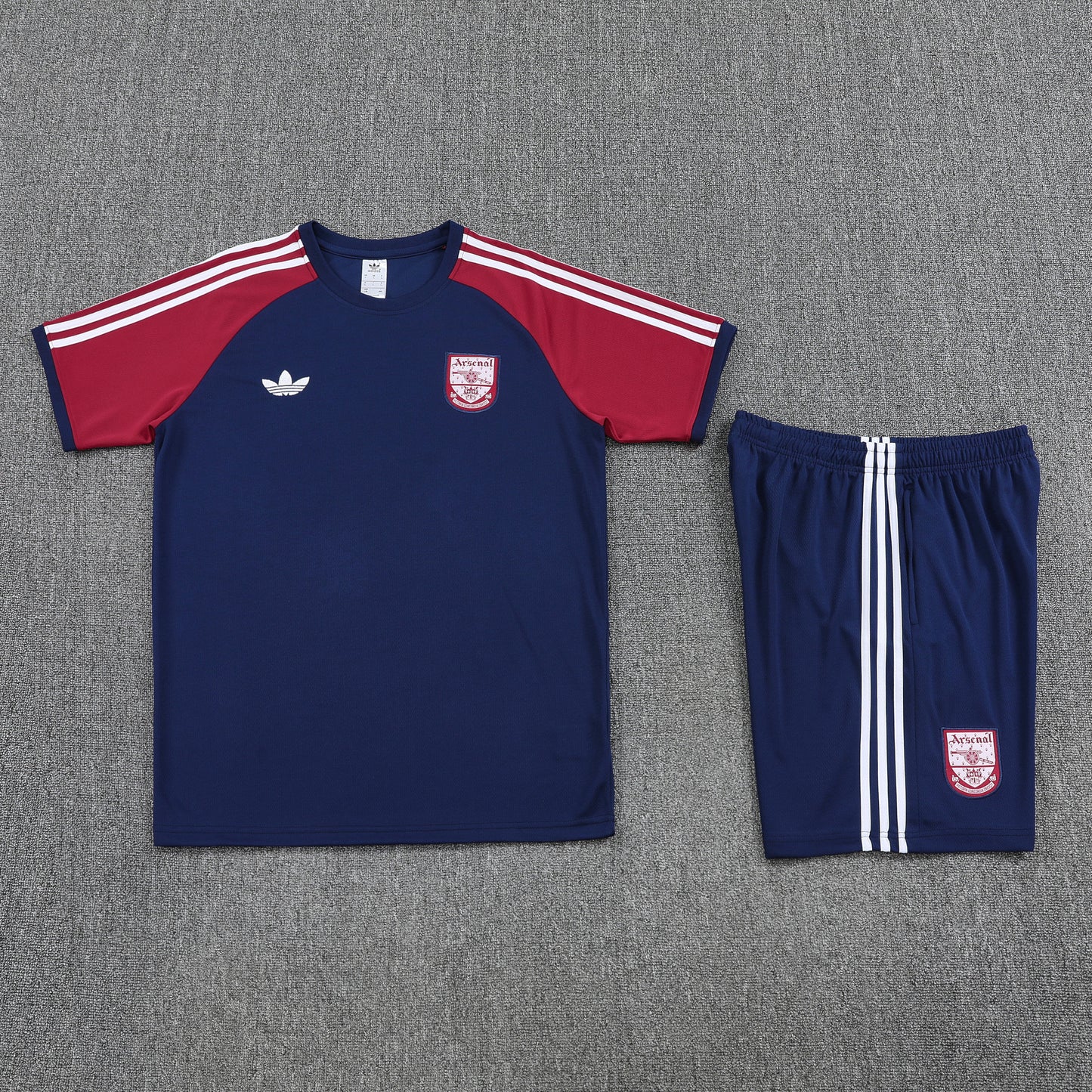 Arsenal FC 2025/26 Retro Training Set – Navy & Maroon Classic